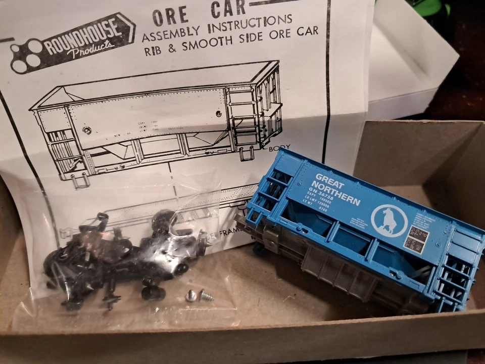 Roundhouse Ho 1/87 Model Train Kit Great Northern ORE Hopper Car G.N.-SHORTY - Image 2 of 4