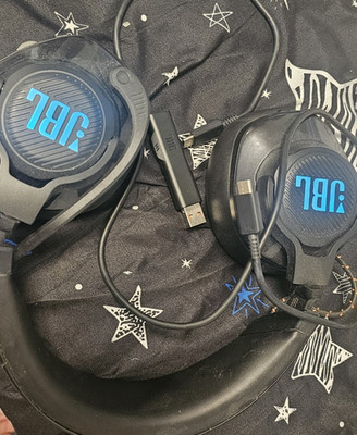 JBL Quantum 610 Over-Ear Headset schwarz, Boom-Mikro, USB-C & Bluetooth