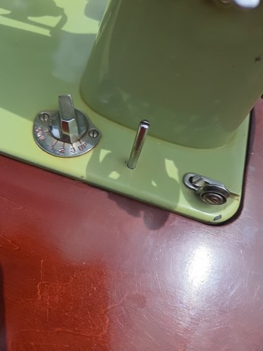 UNTESTED VINTAGE RICCAR MODEL 15 ELECTRIC SEWING MACHINE SEE PHOTO DESCRIPTION - Picture 4 of 23