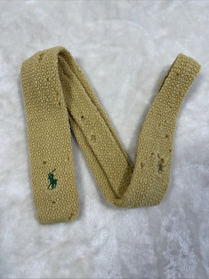 Gravata de malha POLO vintage masculina 100% lã 48" ITÁLIA amarela sólida com logotipo polo verde - Imagem 3 de 4