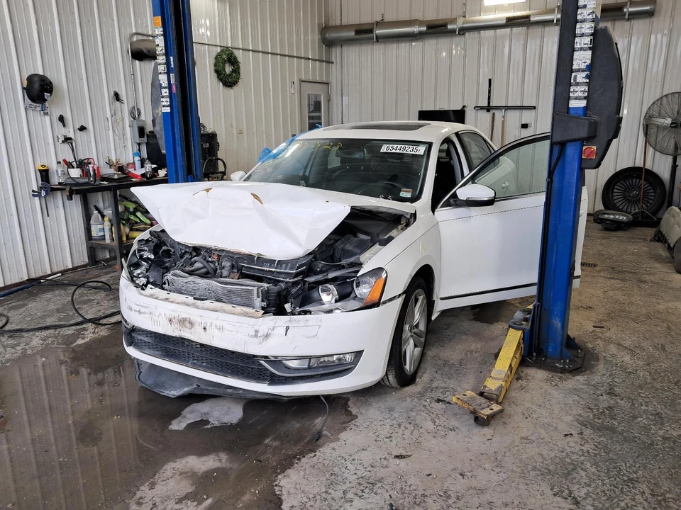 Guantera usada se adapta a: Volkswagen Passat 2013 grado A Foto 4 de 4