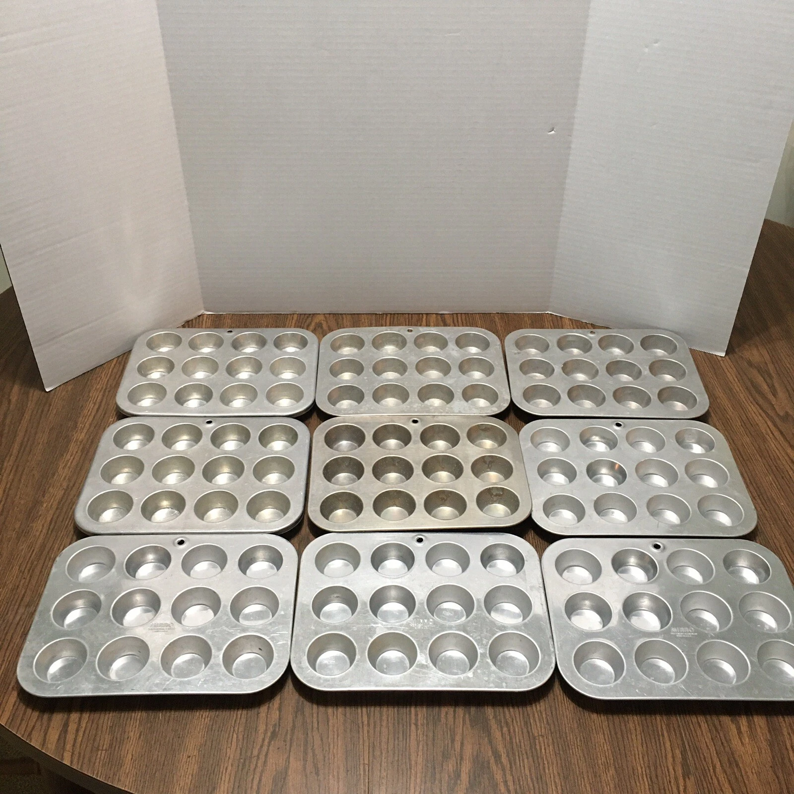Mini Muffin Cupcake 12 Hole Tart Pans Lot of 9 Mirro/Ekco/Comet Aluminum Vintage
Opens in a new wind
