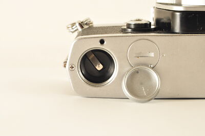 フィルムカメラ Olympus OM-1 Silver 35mm SLR FilmCamera Amazon.com : Olympus OM 1 Vintage 35mm SLR Film Camera with f/1.8