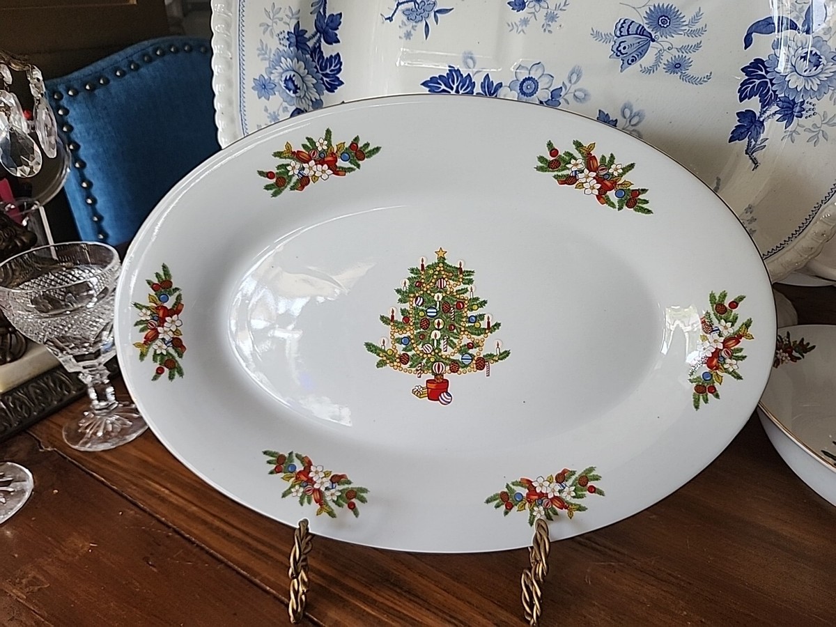 Crown Ming Fine China Christmas Tree Mistletoe Platter Oval 14