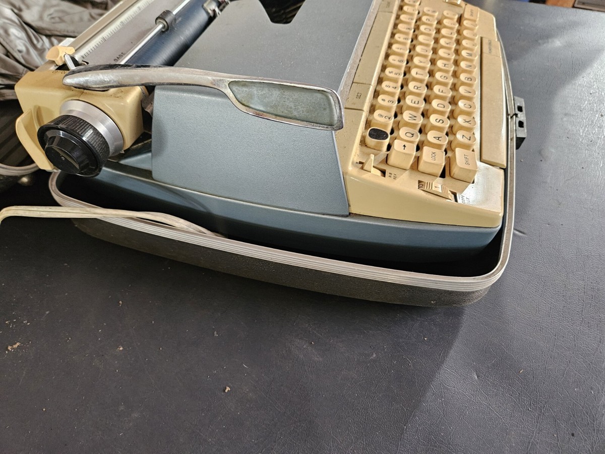 Vtg Smith Corona Electra 110 Blue Typewriter Electric w/ Case