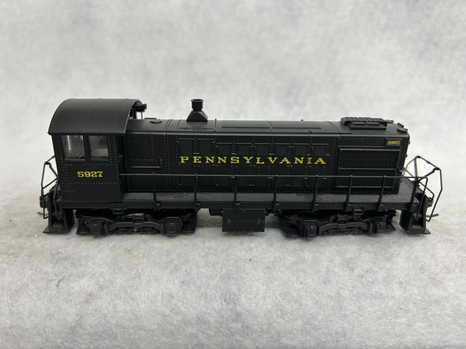 Nice Atlas Pennsylvania RR  Alco S-2 Switcher Locomotive HO - Image 2 of 4