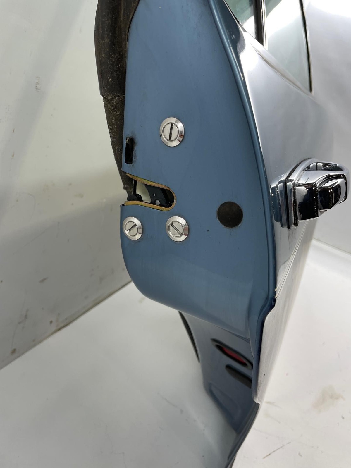 1995 Rolls Royce Silver Spur RH Passenger Rear Door Assembly Blue Glass & Panel