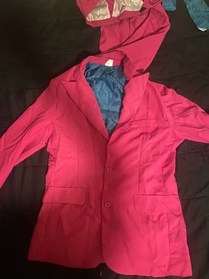 joker costume, pink suit no mask. - Image 1 of 4