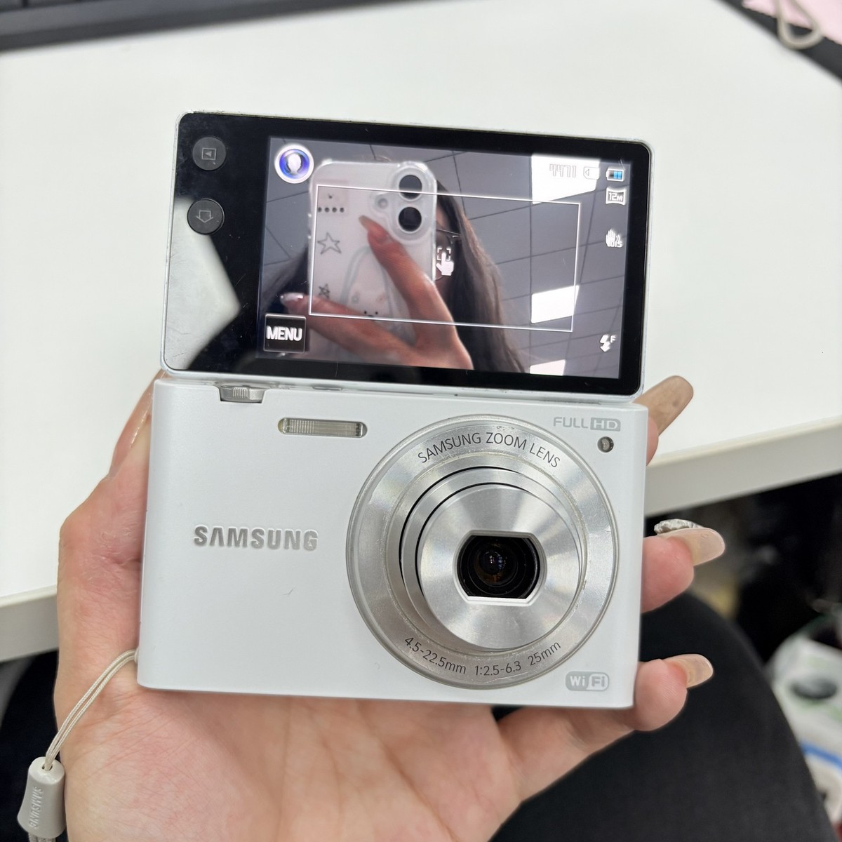 Samsung MV900f 16.3MP 5x Zoom Flip-out Touch Screen WI-Fi Digital
