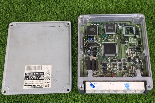 Toyota Land Cruiser KZJ90 Engine Computer 5VZ A/T 89661-60490 Ecu Oem Used - Picture 3 of 13