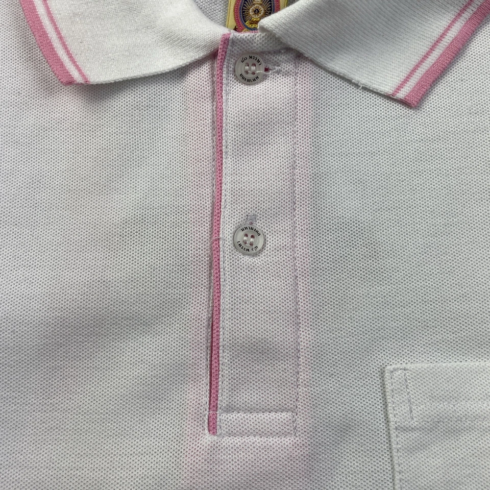 Polo El Reino de Tailandia Blanco Borde Rosa Castillo Bordado Talla Grande Usado en Excelente Condición Foto 4 de 4