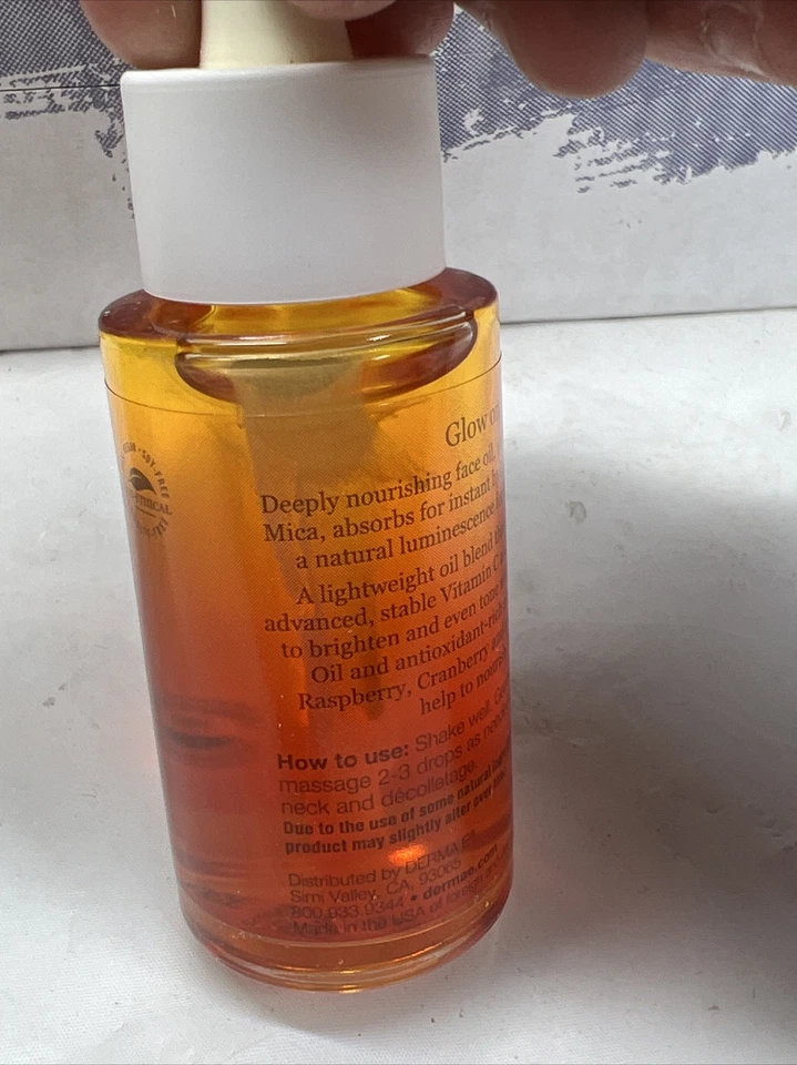 Tratamiento de alivio del cuero cabelludo Derma E + aceite facial Vit C Glow + protector solar y tónico Foto 4 de 4