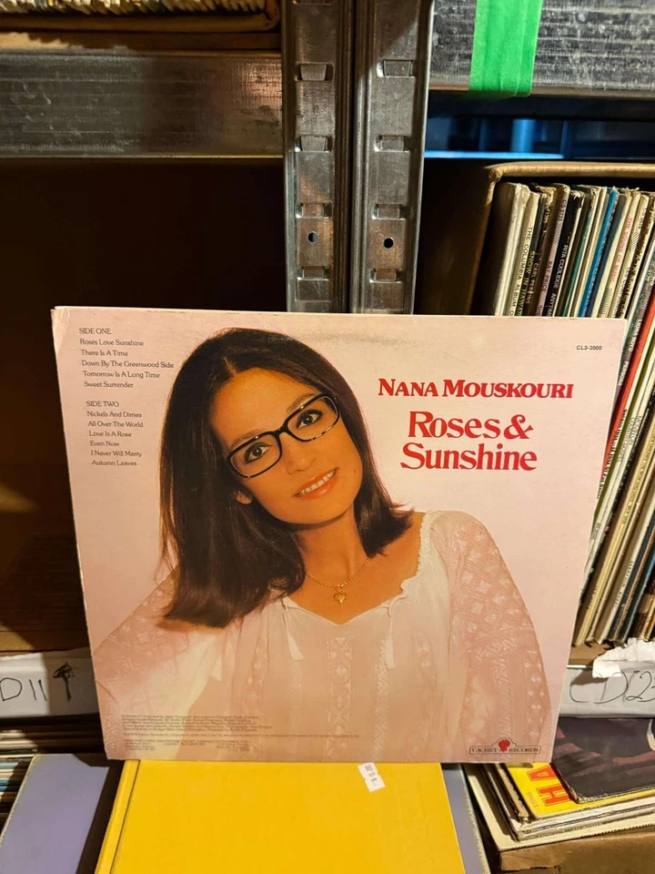 Nana Mouskouri – Roses & Sunshine Vintage 33rpm VG+ AB80 Foto 2 de 2