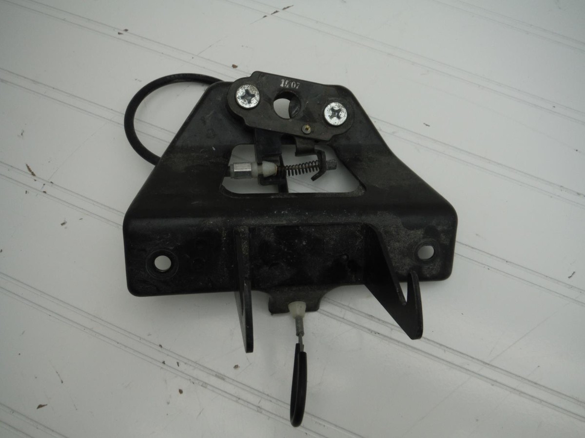02 KAWASAKI NINJA ZX7R ZX750P SEAT BRACKET | eBay