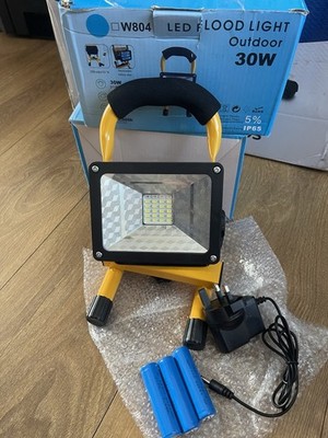 LED Fluter Arbeitsleuchte Außen / mit Akku