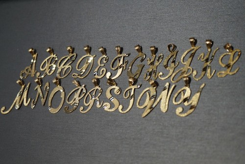 10K Massiv Gelbgold 1" Alphabet Diamantschliff Initiale Schrift Charm Anhänger. - Bild 1 von 184