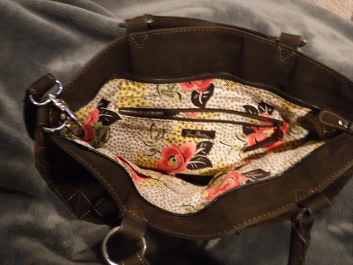 Bolso Vera Bradley Acolchado Correa Ajustable y Doble Asas Marrón Chocolate VINTA - Imagen 4 de 7