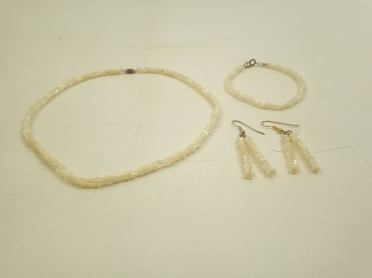 Vintage Hand Carved Mother of Pearl Tulip Necklace Bracelet & Earrings Set View 2