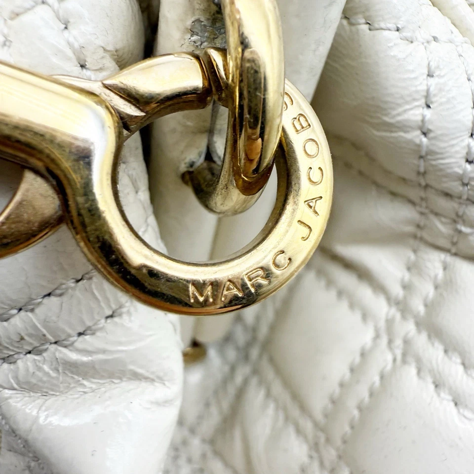 Bolso de Vapor Marc Jacobs Cuero Acolchado Color Marfil Borde Dorado Foto 4 de 4