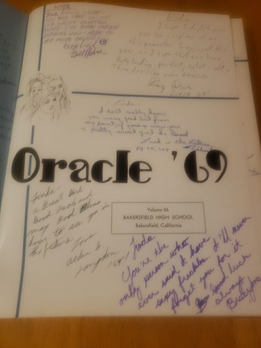 1969 BAKERSFIELD HIGH SCHOOL YEARBOOK 'ORACLE' CALIFORNIA LOTS OF SIGNATURES - Picture 2 of 2