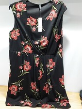 Massini dress size 2X black w/red flowers elastic waist split wraps over dress