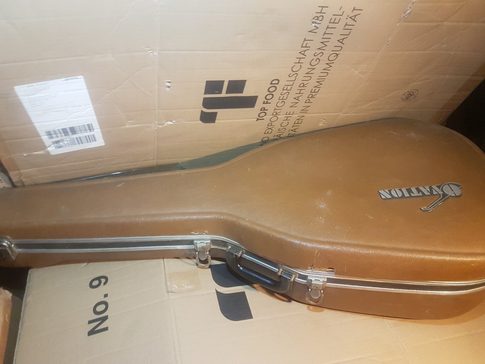 1976 OVATION ACOUSTIC GUITAR CASE - made in USA