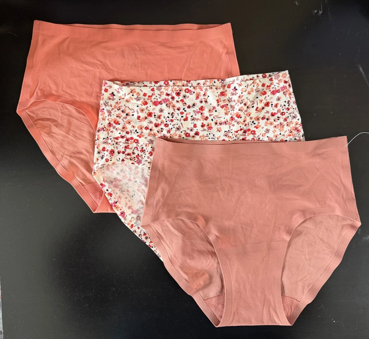 String Chantelle Taille 38 – Modèle Palazzo – Réf 2179 – Couleur Noir/cassis – Neuf Sans étiquette