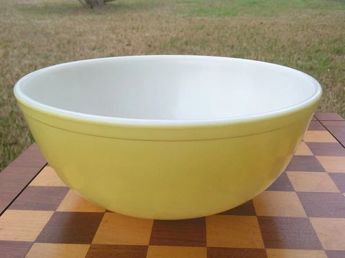 Vintage Pyrex 404 Yellow Primary Color Nesting Mixing Bowl 4 qt USA