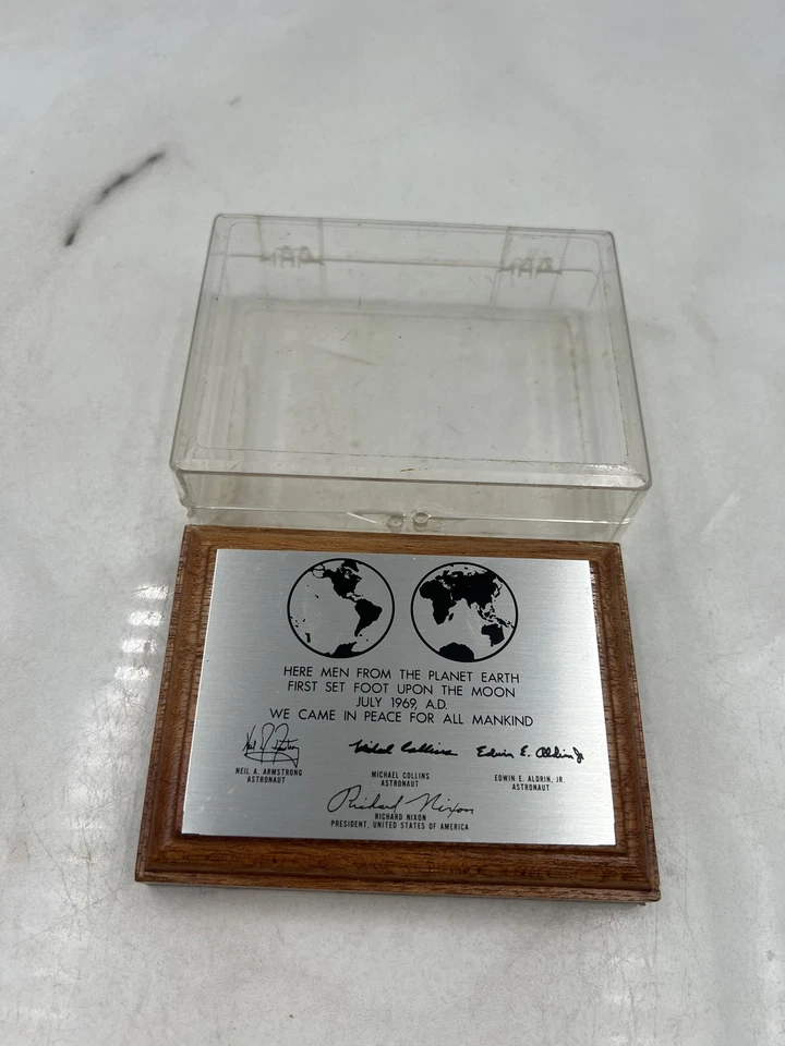 Réplica de placa de aterrizaje lunar vintage Apolo 11 1969 NASA Armstrong Aldrin Collins Foto 2 de 4