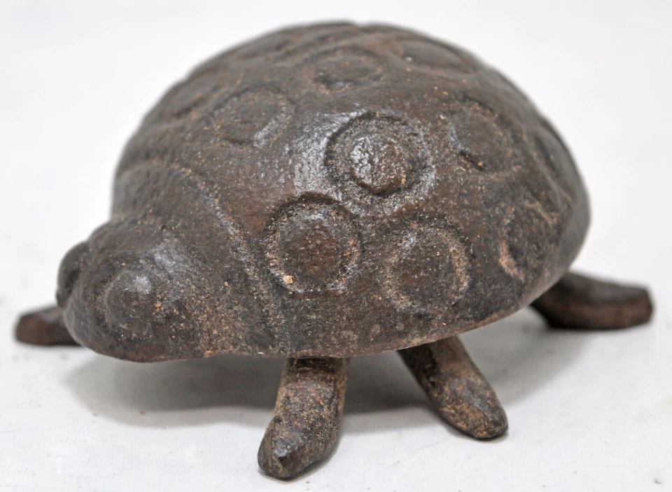 Estatuilla de insecto escarabajo pequeño de hierro de colección original antigua grabada a mano Foto 3 de 4