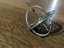 VINTAGE ANTIQUE RED CENTER HONEYCOMB GYROSCOPE SCIENTIFIC TOY