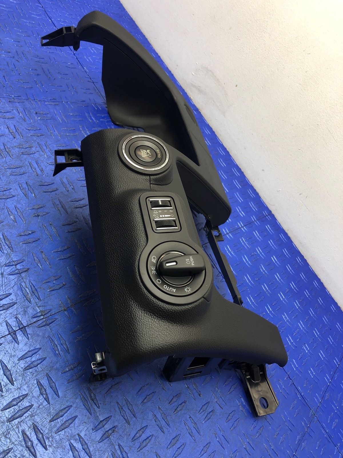 2014 - 2019 MASERATI GHIBLI M157 FRONT LEFT DASHBOARD KNEE BOLSTER TRIM 67002576