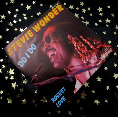 STEVIE WONDER - Do I do / Rocket Love * 1982 * TOP SINGLE (M-:)) im super COVER