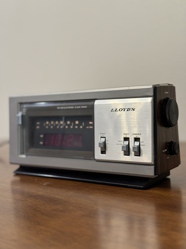 Vintage Lloyds ALARM CLOCK RADIO AM/FM JAPAN Mid Century Modern MCM Retro Works! - Picture 2 of 5