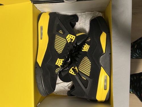 Air Jordan 4 Thunder 2023
