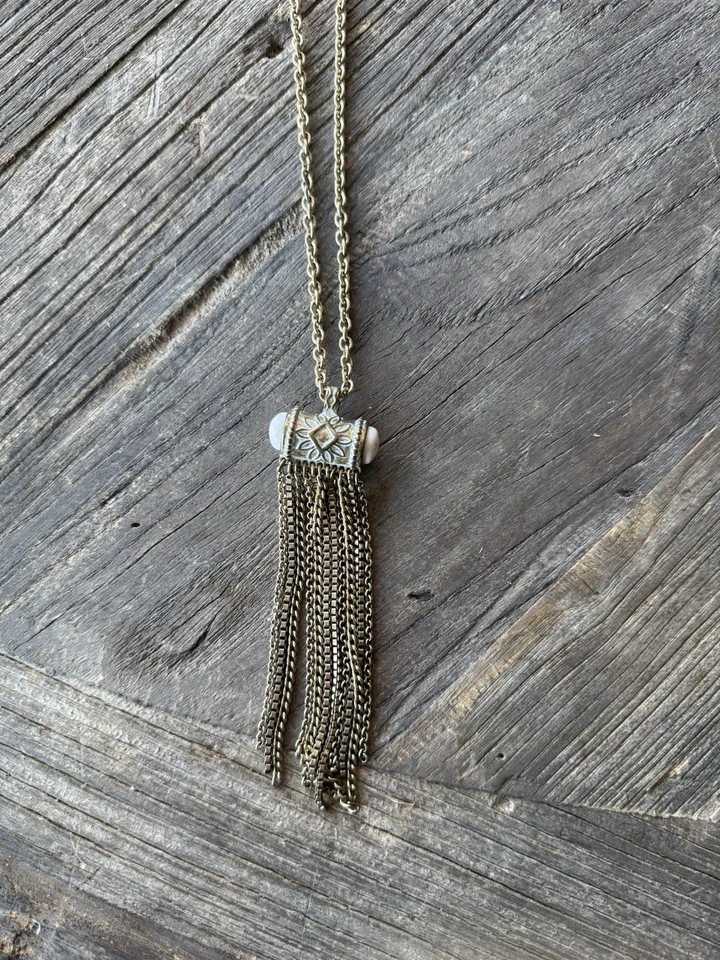 Collar largo funky colgante de piedra con flecos de latón encalado Silpada de 34 pulgadas usado en excelente estado Foto 3 de 4