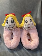 Dr. Seuss Grinch Cindy-Lou Who 3D plush slippers Children s Size 11-12 w book
