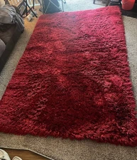 Merlot shag rug 5' 2" x 8' 0" excellente