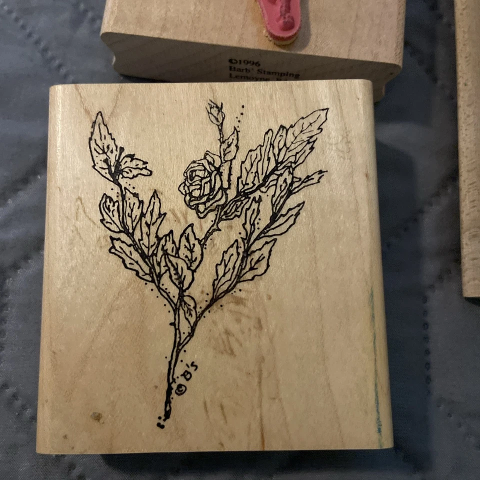 4 estampillas de goma montadas en madera con temática de rosa vintage Foto 4 de 4