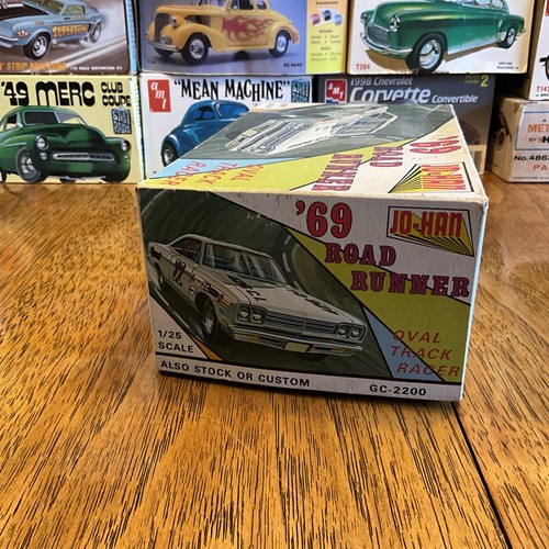 Johan 1969 Plymouth Roadrunner Kit # GC-2200 Incomplete/ Started - Picture 9 of 22