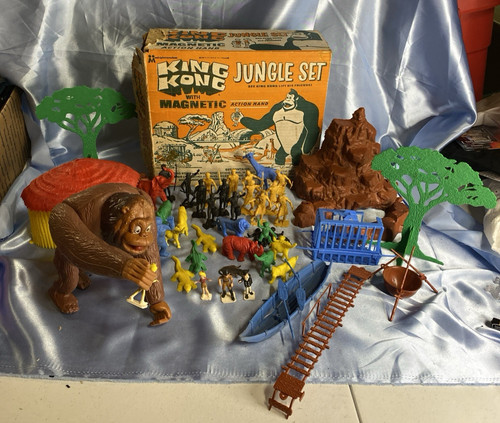 1967 KING KONG JUNGLE SET Playset w/Box MULTIPLE TOYS MPC Rankin Bass Videocraft