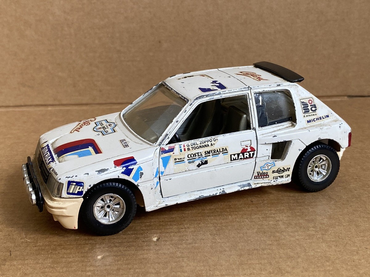 廃盤 レア 新品未使用 ブラーゴ プジョー205 ターボ16 1/25 ミニカー Bburago Peugeot 205 T16 Turbo, 1:25 Scale Die Cast, 0106, Rare