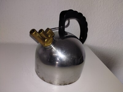 Alessi Wasserkessel mit massivem Kupferboden und zeitlosem Design