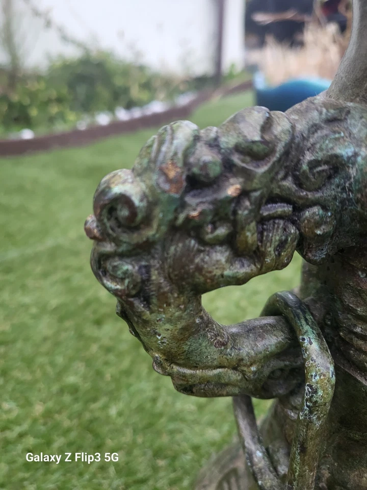 Jarrón templo ritual de hierro chino antiguo de la dinastía Shang de China con botella abierta Foto 2 de 4