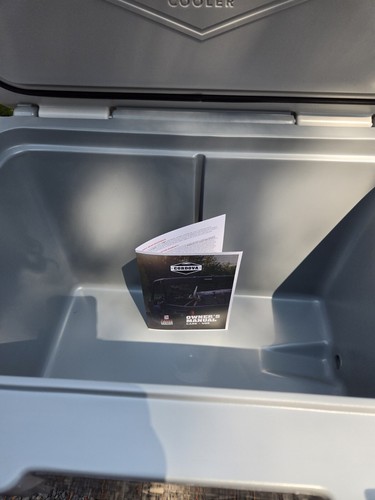 Enfriador de hielo Cordova 48 Qt completo NRA Wrap - Imagen 11 de 14