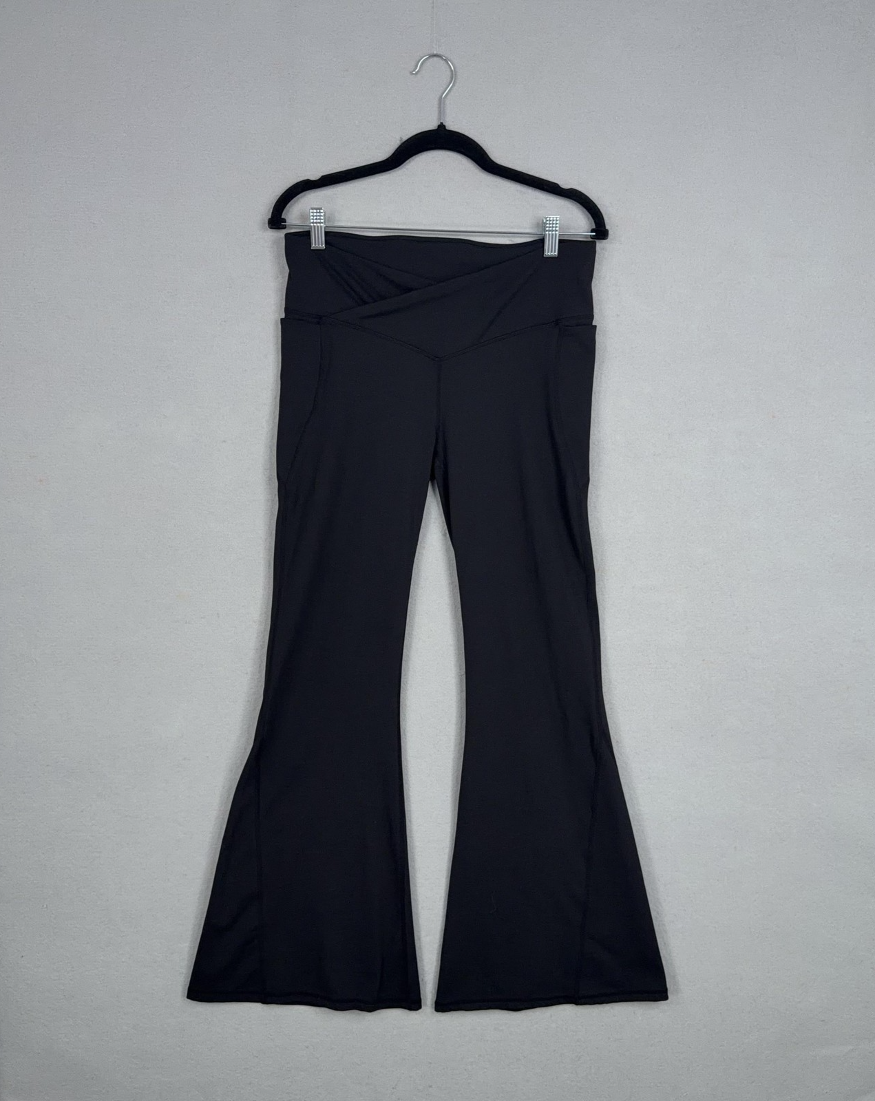 Fabletics Pants Womens Large Black PureLuxe Crossover Flare Leg Yoga Gym Fit