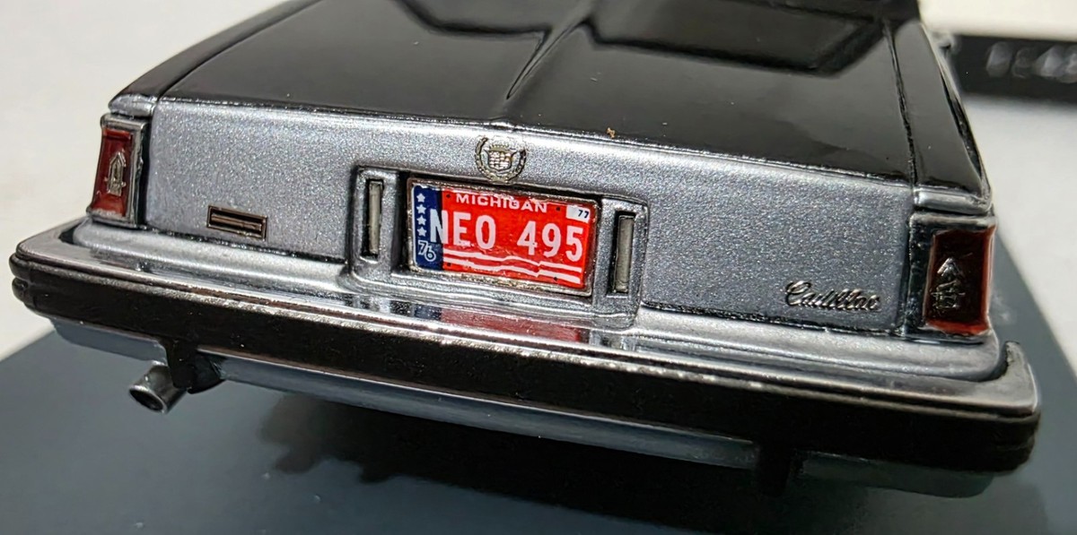 WOW Cadillac Seville Elegante MKI 1976 Silver Black 1:43 Neo 43495