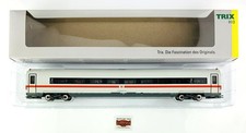 CC38 - TRIX H0 23972 - COCHE VIAJEROS 2ª CL. ICE 4 DB - CON LUZ + FIGURAS!