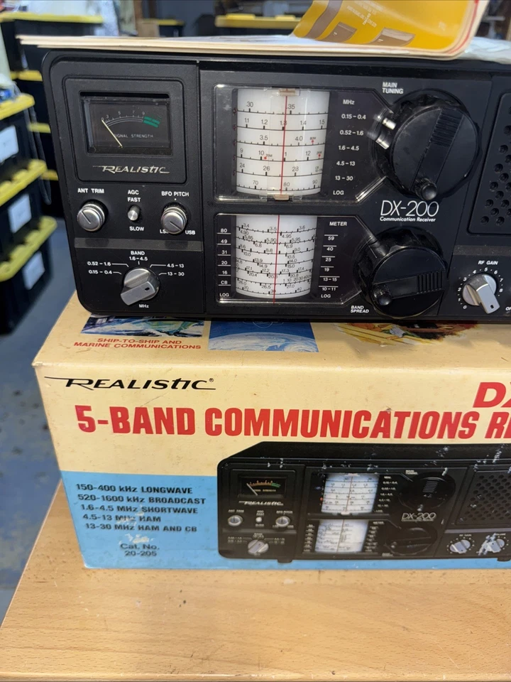 Realistic DX-200 Radio 5 Band Shortwave Communications Receiver W/ Box - Image 2 of 4