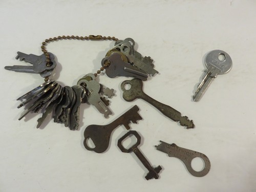 (28) Vintage Keys: Champions, Yale, Ford, Varied - 第 1/7 張圖片